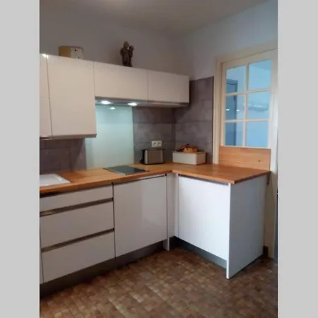 Maisonnette Au Coeur De La Cite Medievale. *