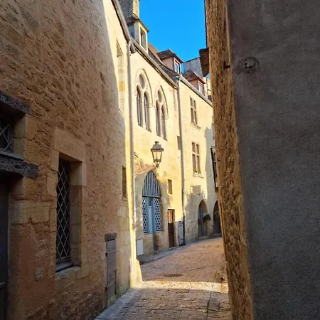 Maisonnette Au Coeur De La Cite Medievale. Sarlat-la-Canéda