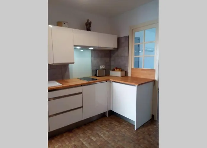 Maisonnette Au Coeur De La Cite Medievale. *