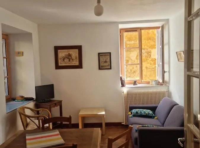 Nyaraló Maisonnette Au Coeur De La Cite Medievale. *